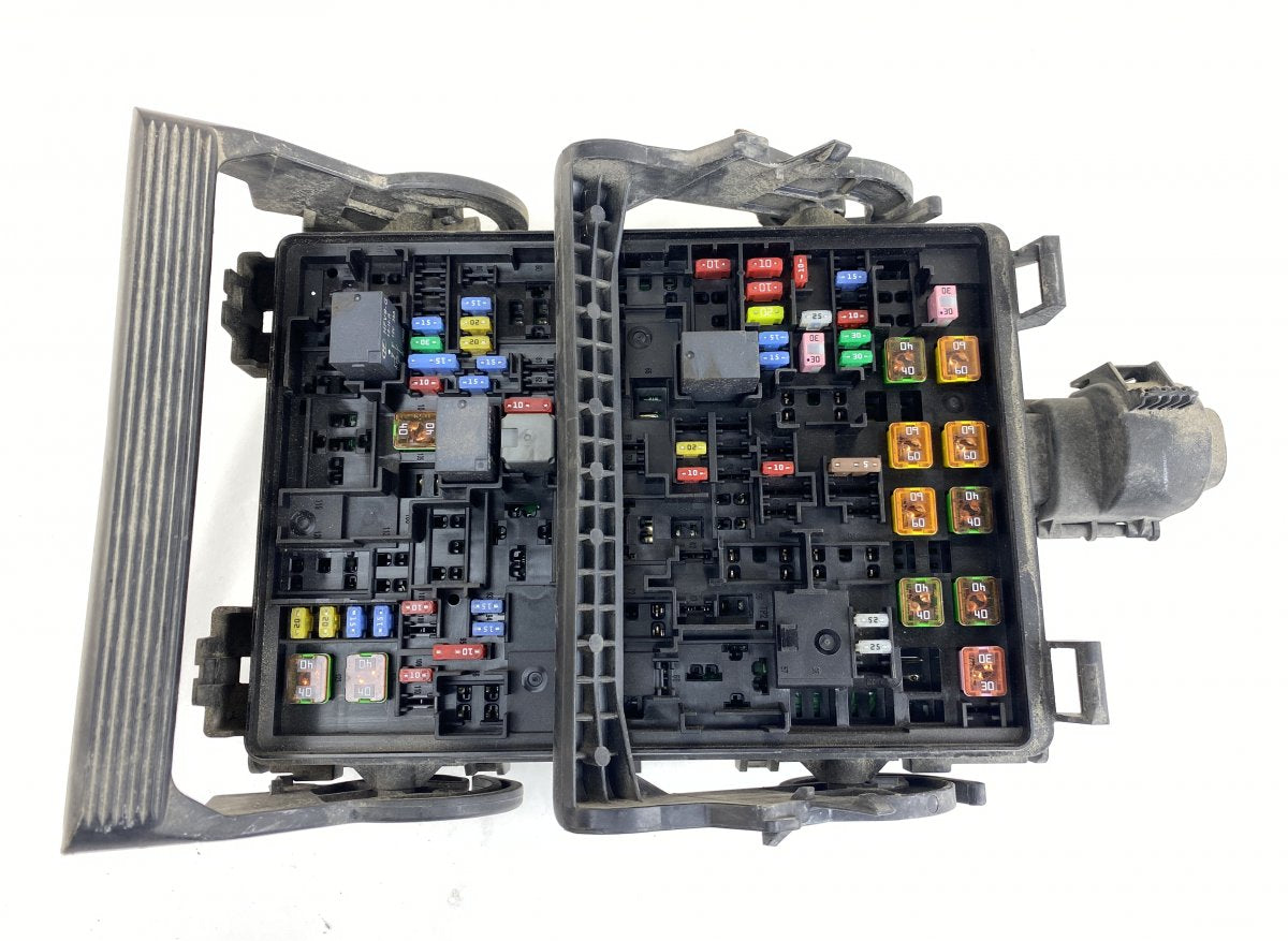 84114437 Fuse box CADILLAC ESCALADE (2014-)