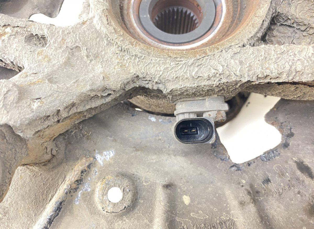 7L8407258B Wheel bearing housing front right AUDI Q7 (4L) (2006-2015)