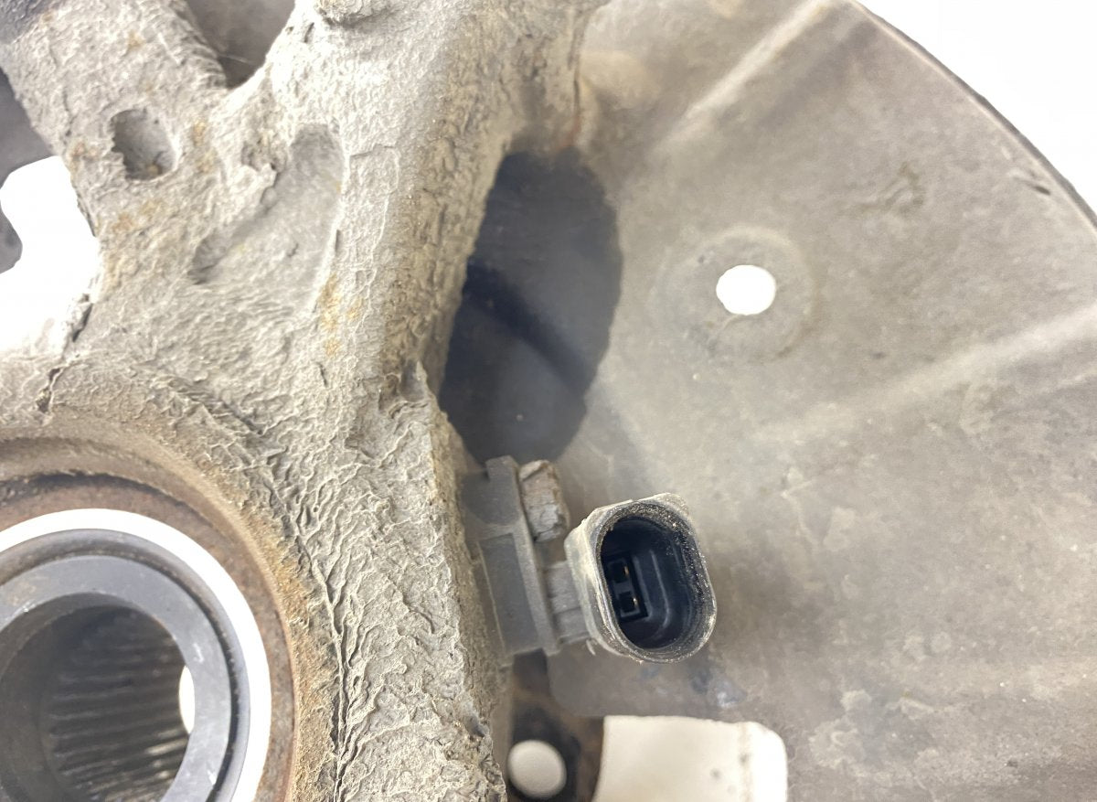 7L8407257B Wheel bearing housing front left AUDI Q7 (4L) (2006-2015)