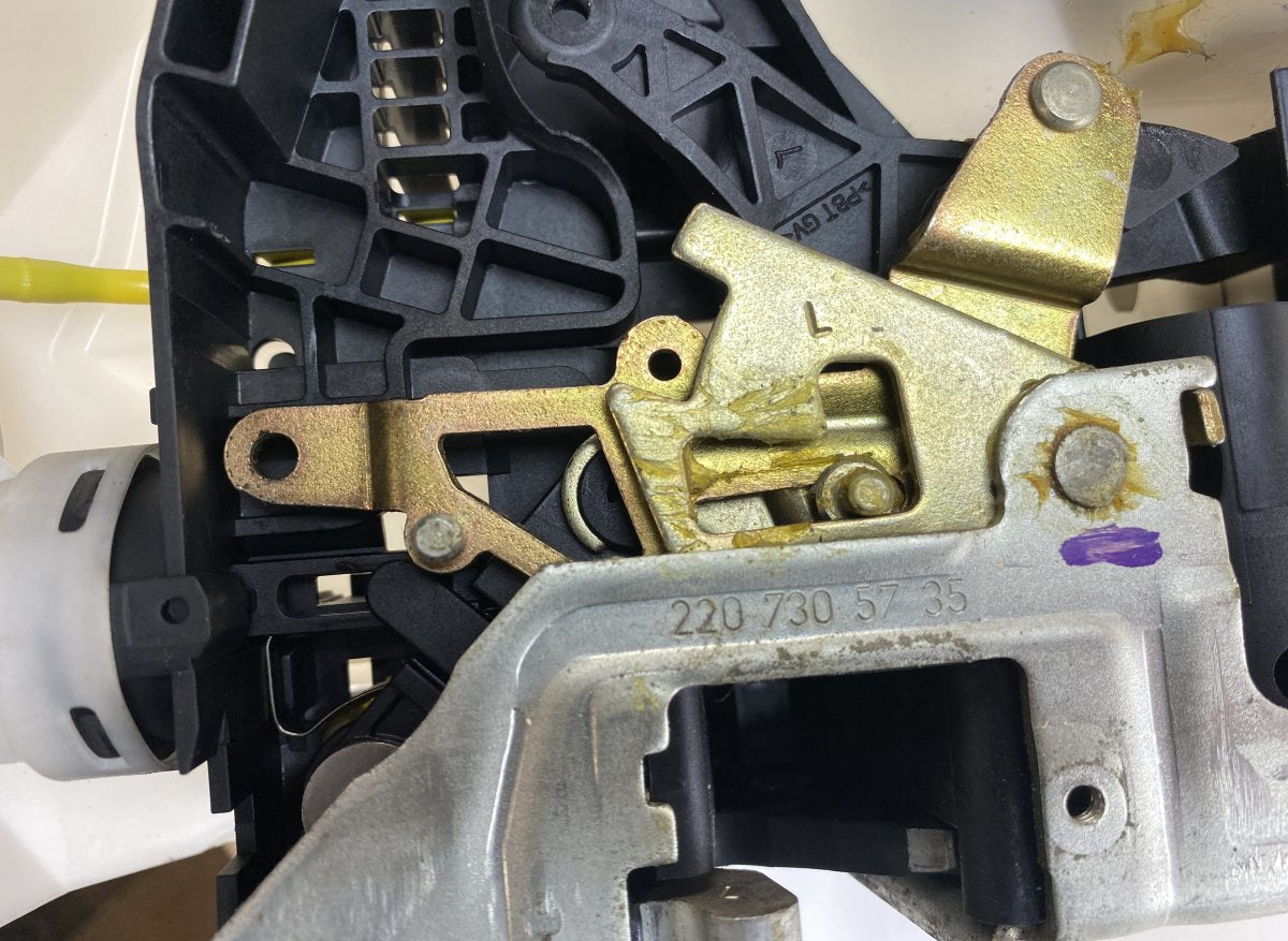 A2207205735 A2207206035 A2207306335 A2207306435 Set of door locks (latches) MERCEDES-BENZ S-CLASS (W220) (1998-2005)