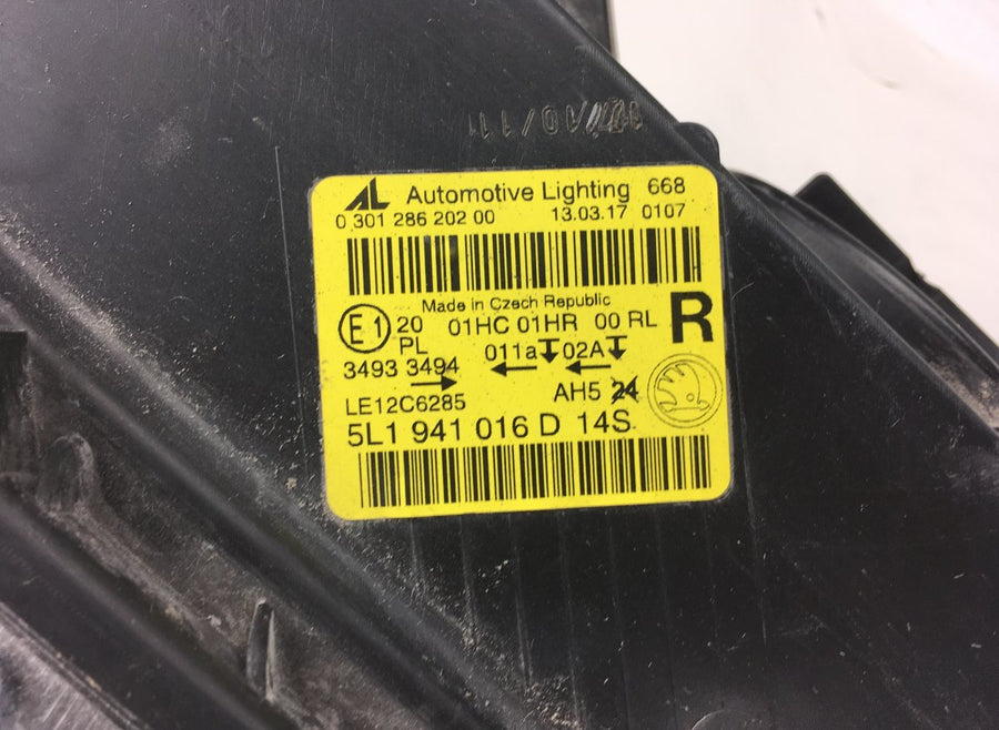 Headlight right SKODA YETI (5L) (2009-2017)