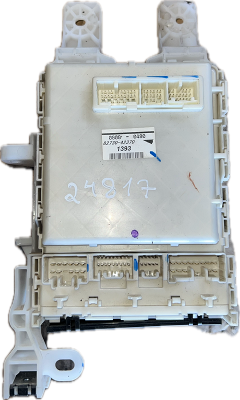 8273042370 Fuse box TOYOTA RAV 4 III (XA30) (2005-2012)