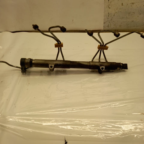 Fuel Distributor / fuel rail VOLVO XC60 I (2008-2017)