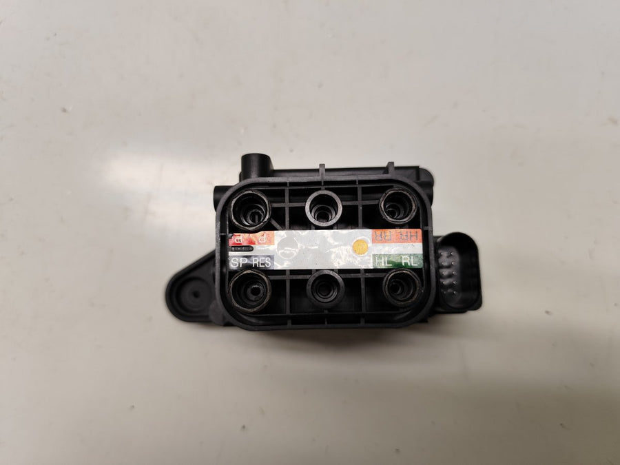 AW933B486AA Air suspension valve block JAGUAR XJ (X351) (2009-2019)