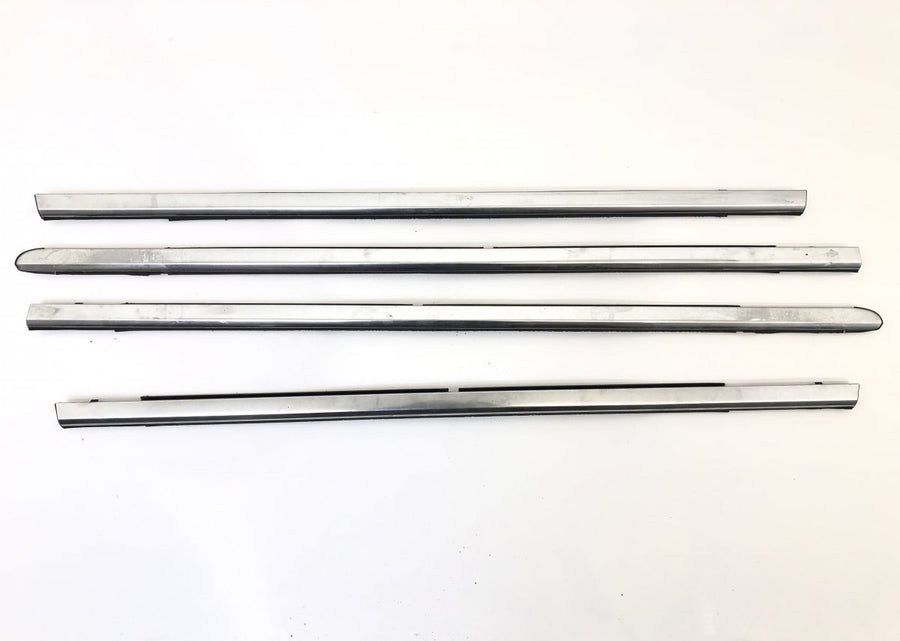 Door Window moulding Front Left JEEP GRAND CHEROKEE III (WH) (2005-2010)