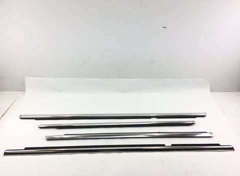 A2516906580 Door Window moulding Front Left MERCEDES-BENZ R-CLASS (W251) (2006-2013)