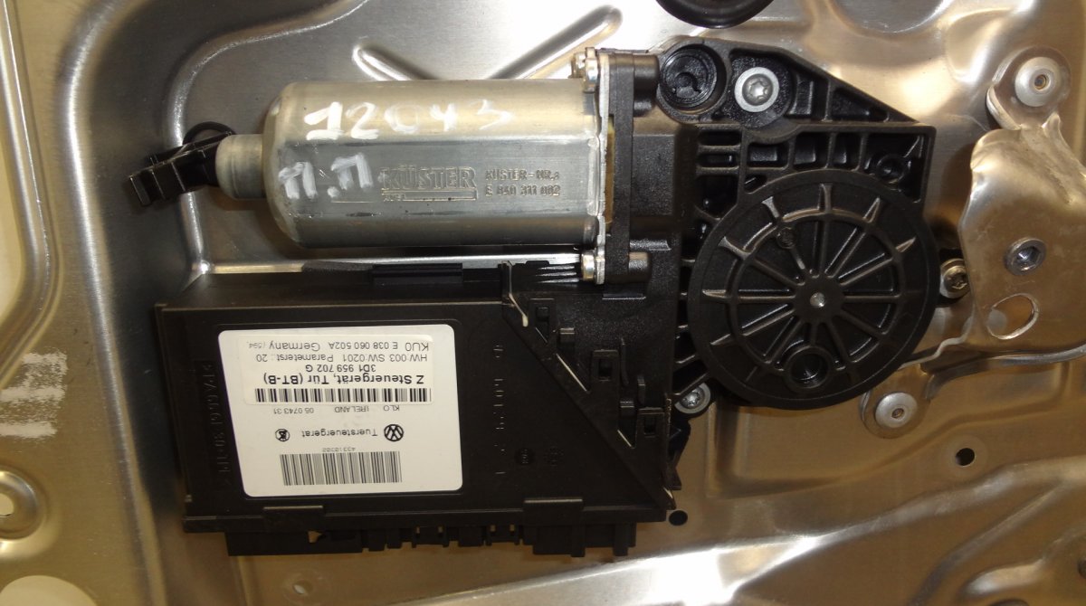 038060068F Window Regulator Compl. front right VW PHAETON (3D) (2002-2016)