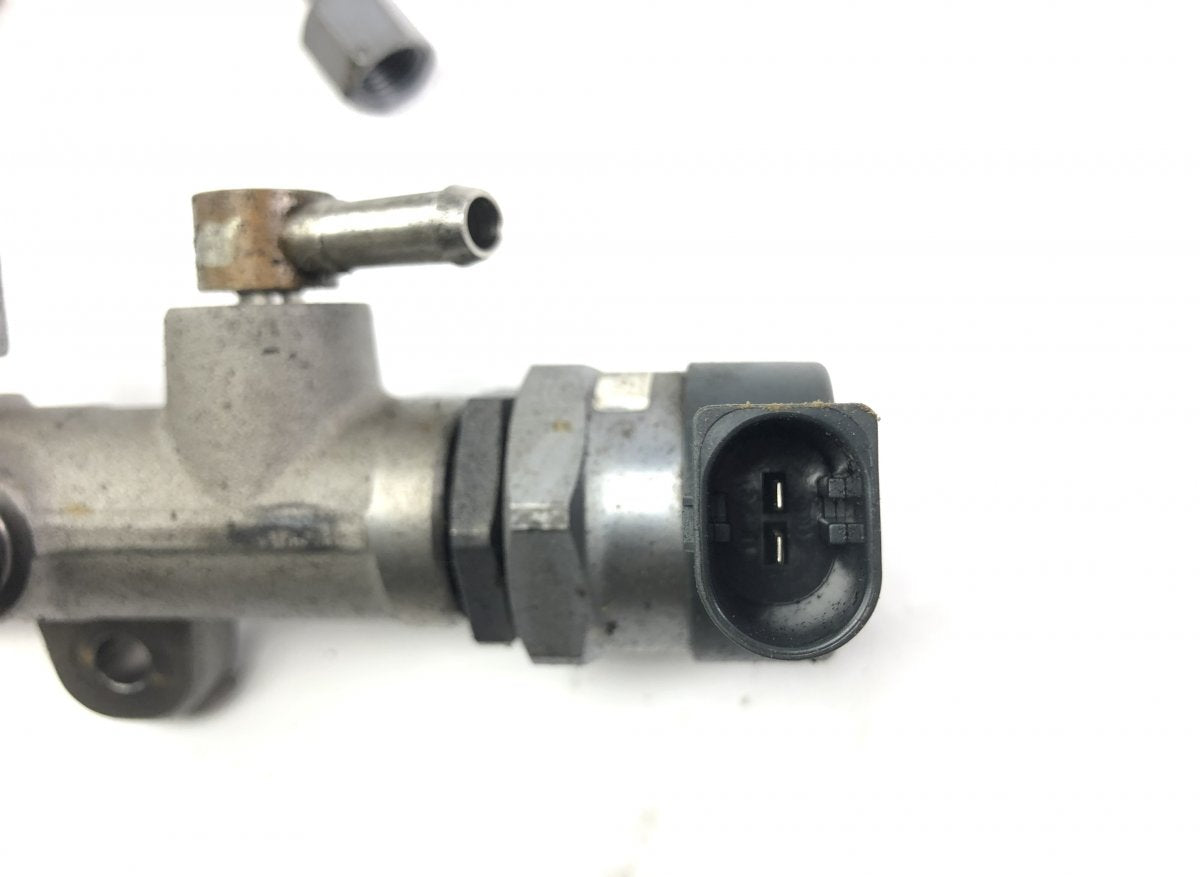 0445214275 0281006265 Fuel Distributor / fuel rail MERCEDES-BENZ GLE (W166) (2015-2019)