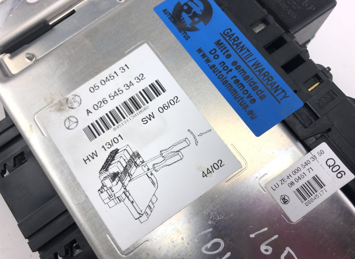 05045139 05045135 05045131 Fuse box MERCEDES-BENZ SL-CLASS (R230) (2001-2012)