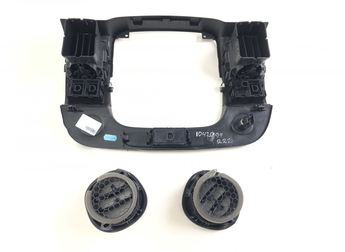687601310R Air Vent Center Front NISSAN NV300 (X82) (2016-2021)