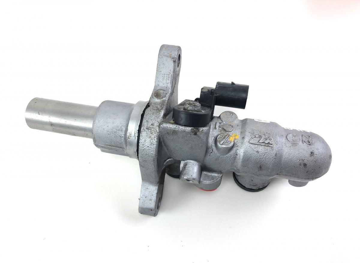 8V2611021A Brake Master Cylinder SKODA KODIAQ I (NS7) (2016-2024)