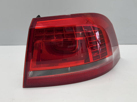 3AF945208B 2SK010746-02 2SK01074602 Tail light, right VW PASSAT B7 / ALLTRACK (2010-2015)