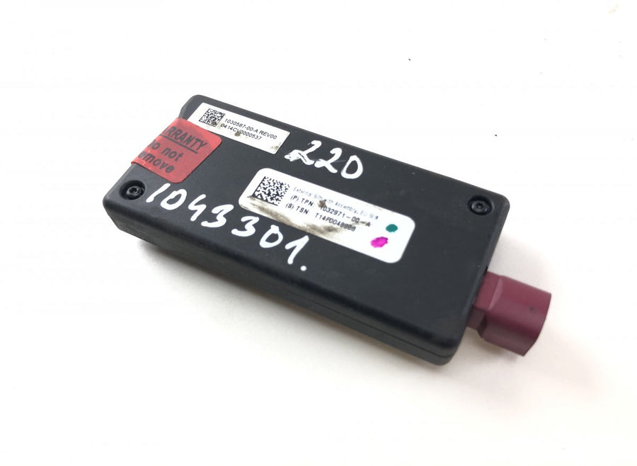 103297100A Aerial amplifier / control unit TESLA MODEL S (5YJS) (2012-)