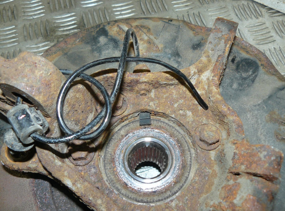 Wheel bearing housing front left SUBARU FORESTER (SJ) (2013-2018)