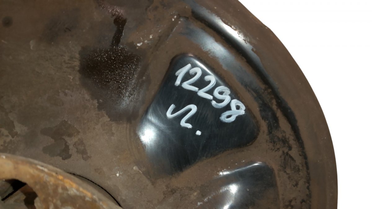 2113306420 Wheel bearing housing front left MERCEDES-BENZ CLS (C219) (2004-2010)