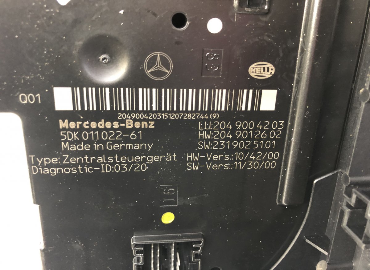 A2049004203 Fuse box MERCEDES-BENZ GLK-CLASS (X204) (2008-2015)