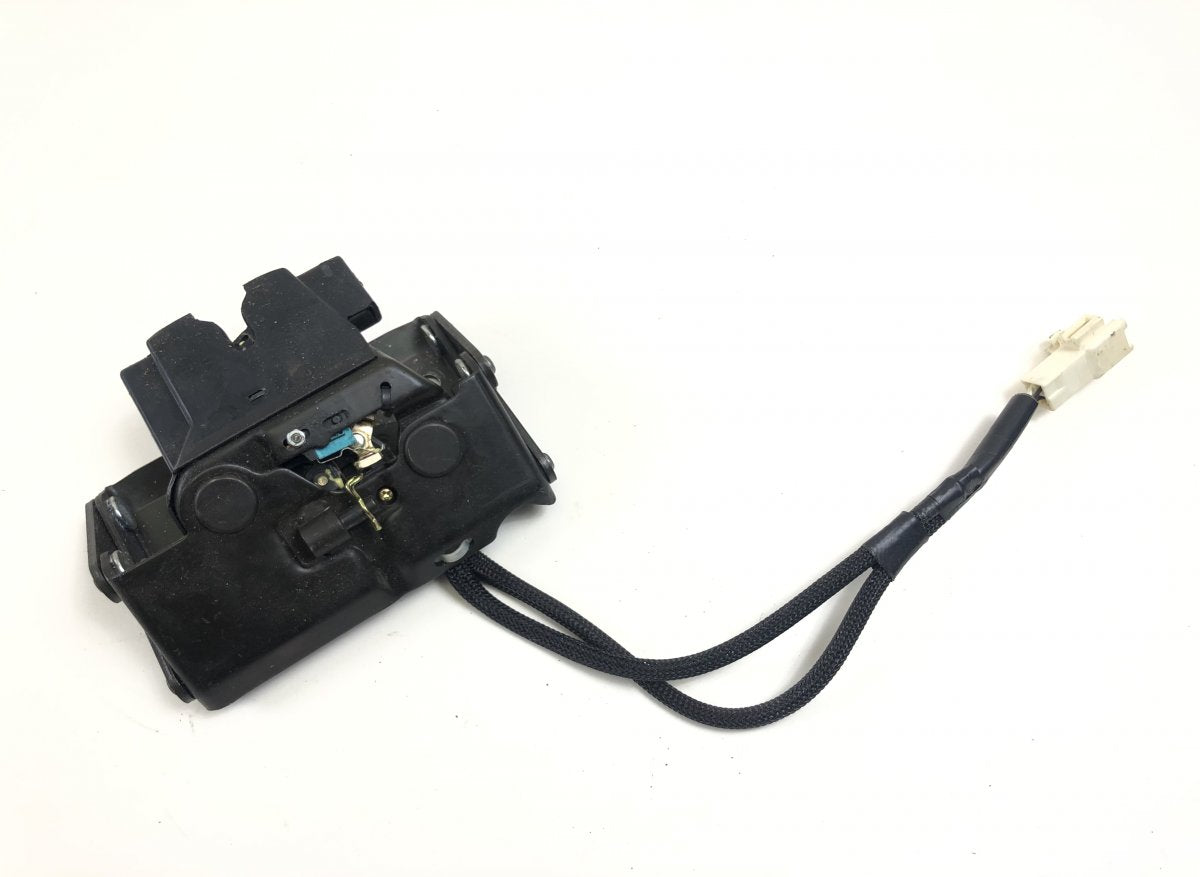 6460024030 Bootlid / tailgate lock LEXUS SC (Z30, Z40) (2001-2010)