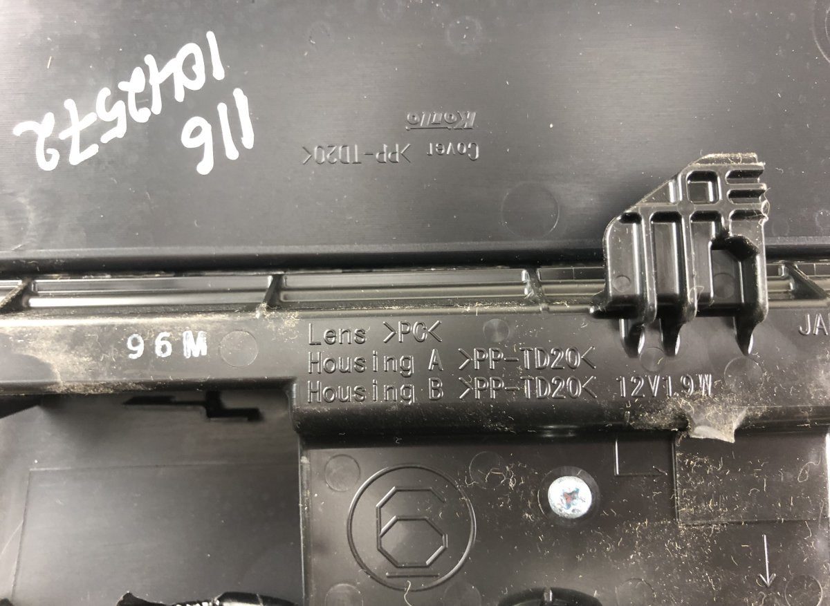 8100633110 Additional Brake Light LEXUS ES VII (2018-)