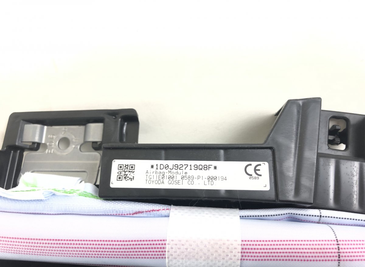 6218033130 Head/roof/curtain airbag left LEXUS ES VII (2018-)