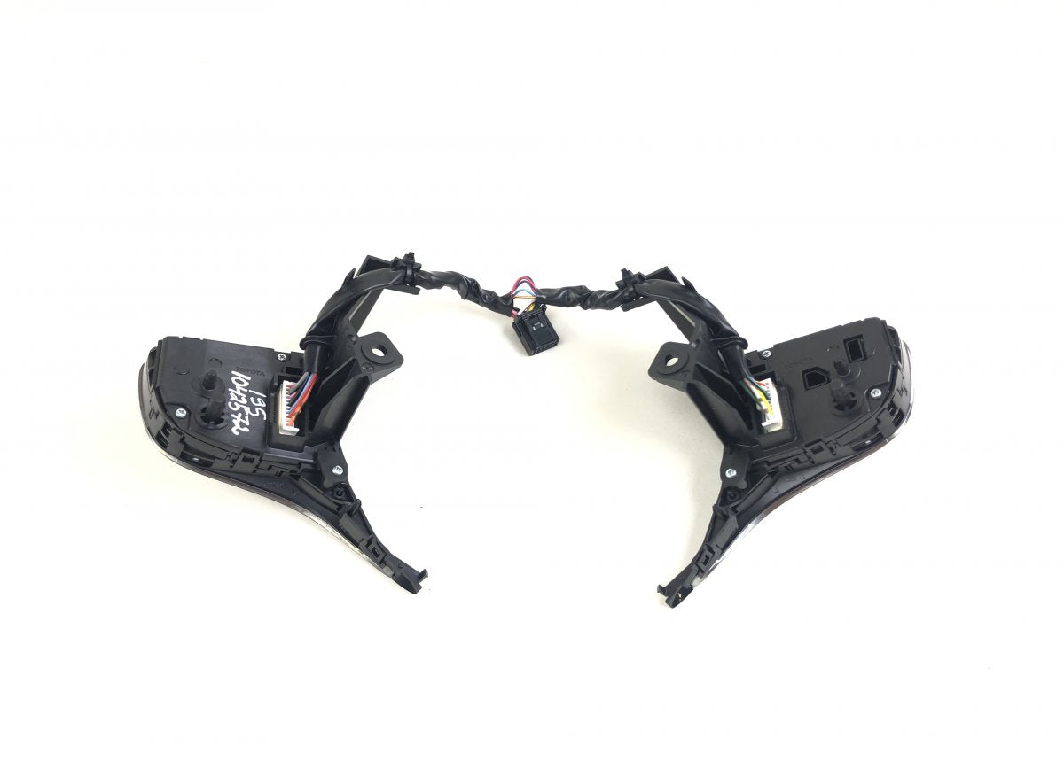8425033610 Steering Wheel MF Switch Left LEXUS ES VII (2018-)