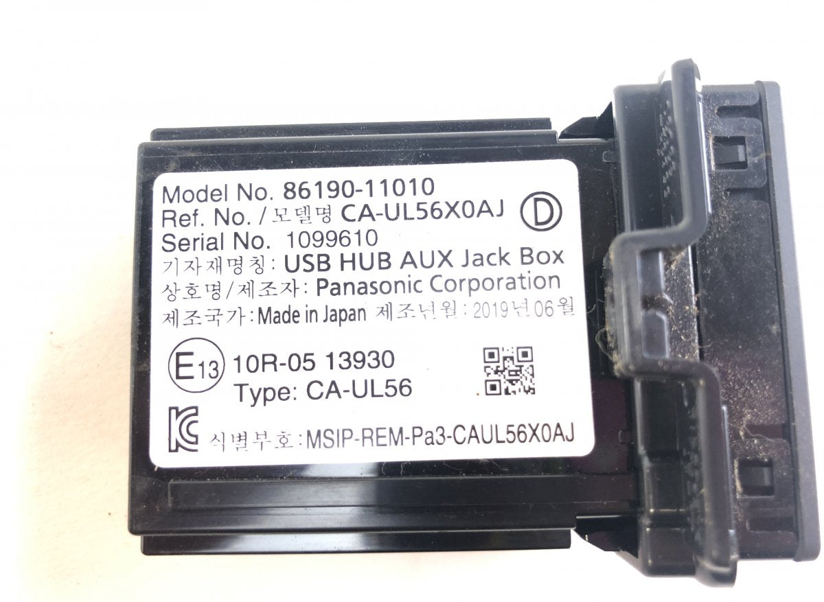 8619011010 Audio input / USB socket LEXUS ES VII (2018-)