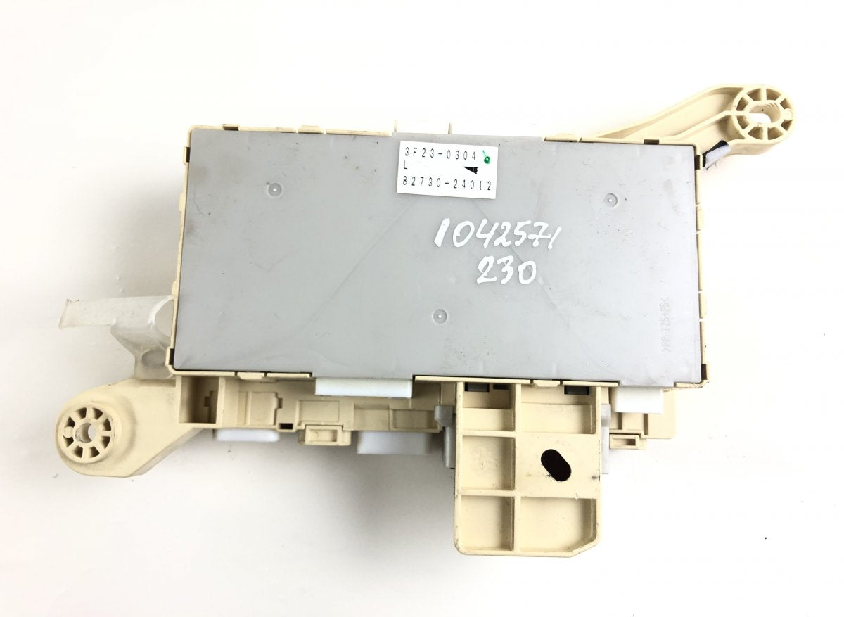8273024012 Fuse box LEXUS SC (Z30, Z40) (2001-2010)