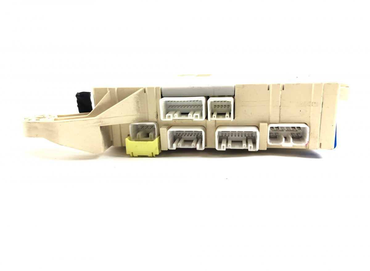 8273024012 Fuse box LEXUS SC (Z30, Z40) (2001-2010)