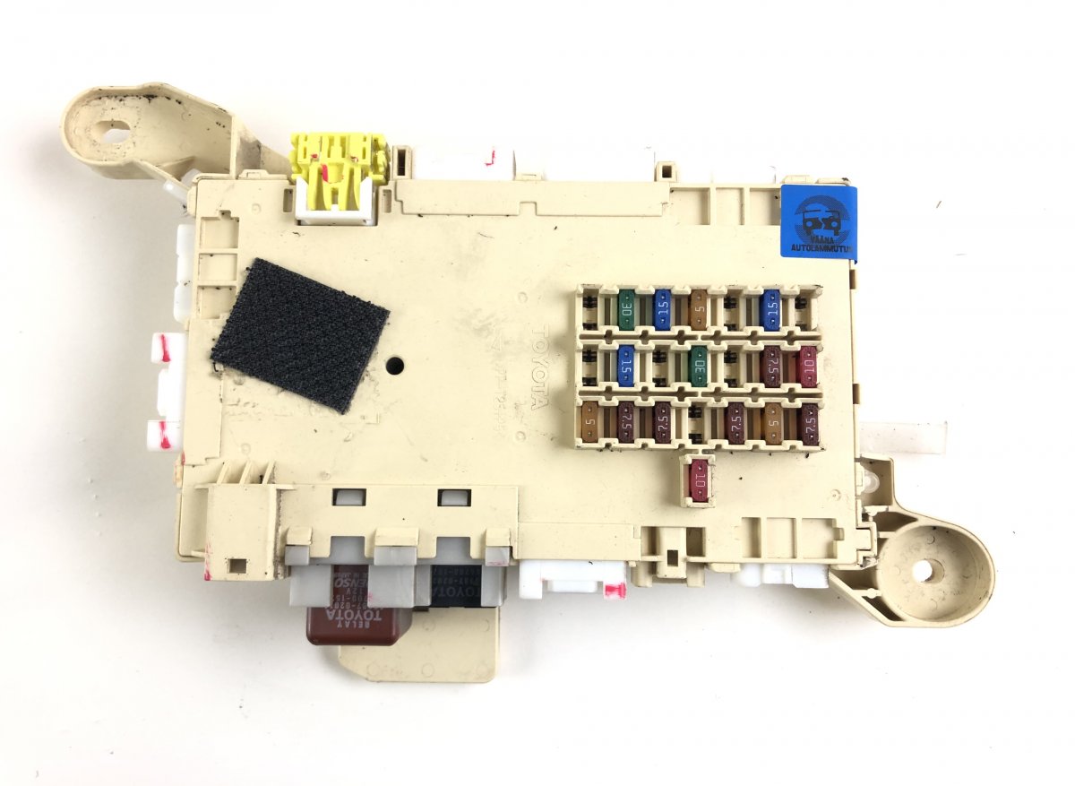 8273024012 Fuse box LEXUS SC (Z30, Z40) (2001-2010)