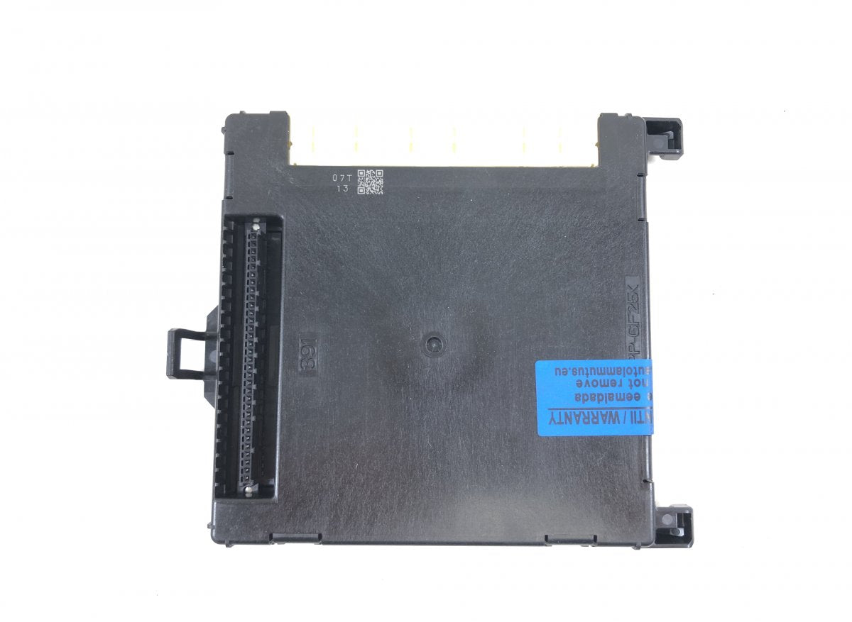 2380005791 Fuse box TOYOTA PRIUS III PLUS (XW40) (2011-2021)