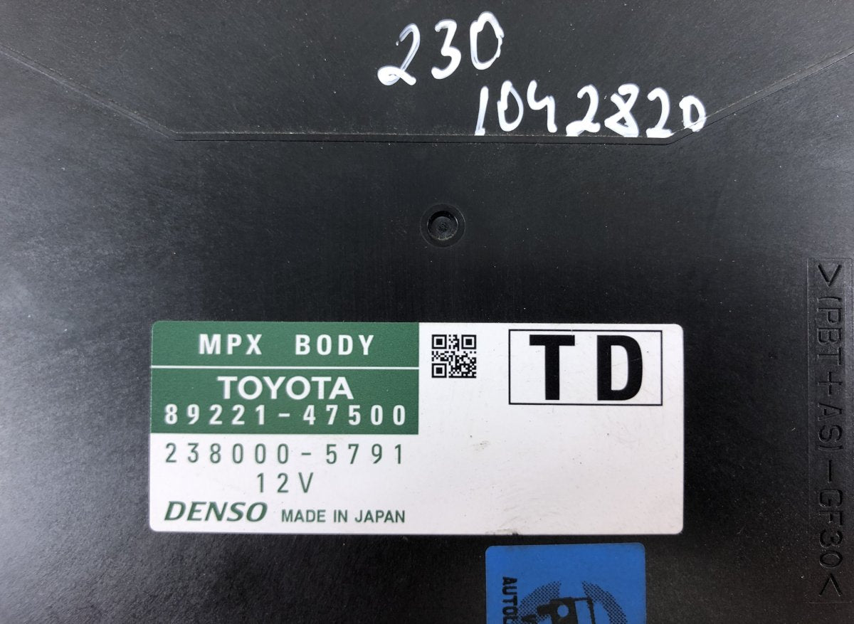 2380005791 Fuse box TOYOTA PRIUS III PLUS (XW40) (2011-2021)