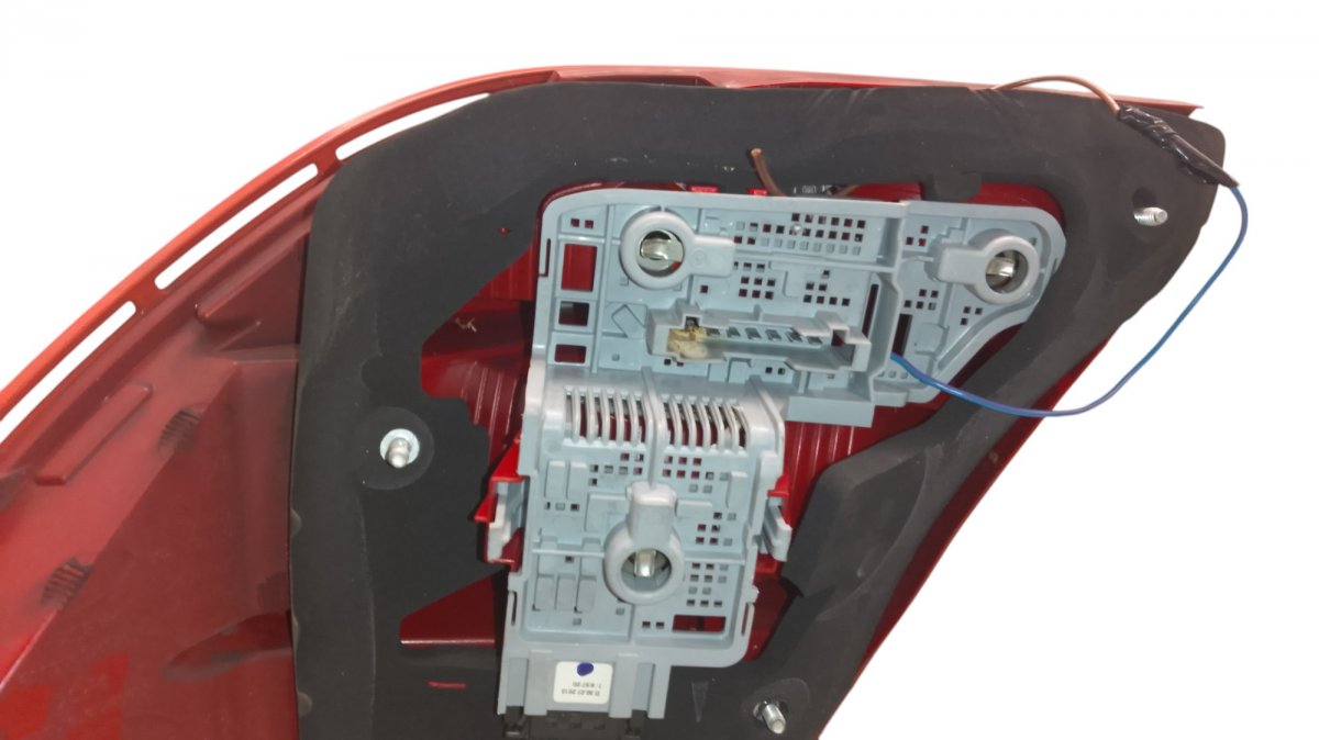132561075 Tail light left MERCEDES-BENZ C-CLASS (W204) (2007-2013)