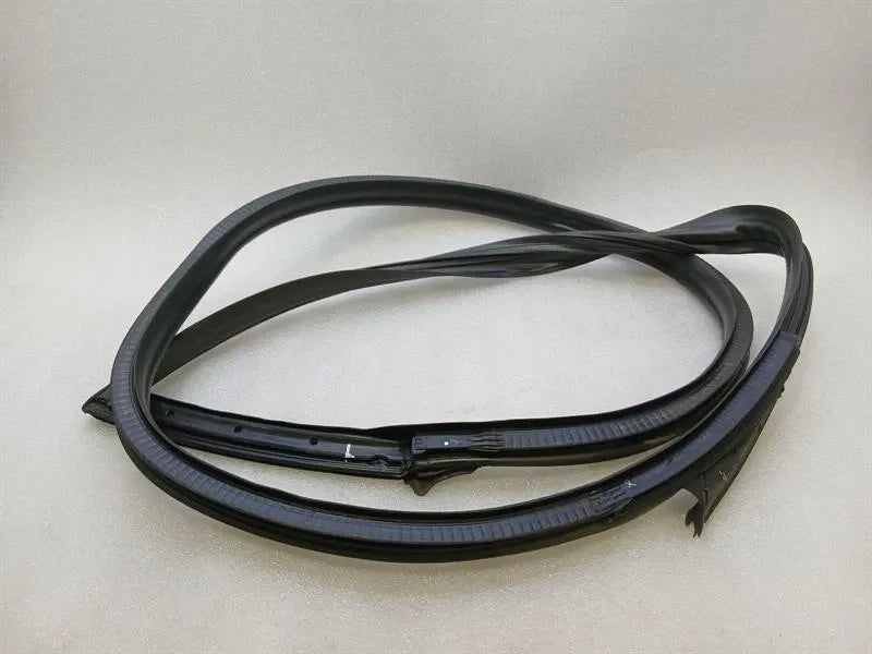 Porsche Cayman 718 Door Seal 98153707502 LH Door Seals -