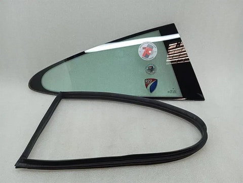 Porsche 911 996 right rear 1/4 glass 99654311203 door window 1/4 rear RH-