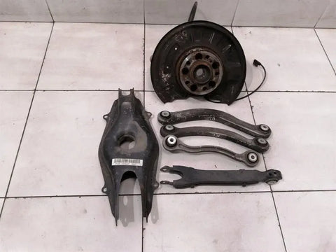 Mercedes C Class W204 Left Rear Hub A2043501341 Wheel Bearing Housing Rear Left -