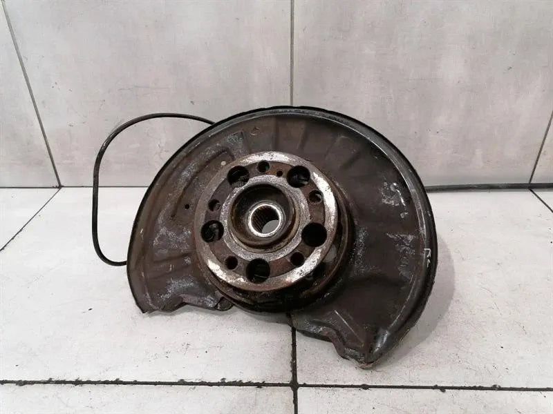 Mercedes C Class W204 Left Rear Hub A2043501341 Wheel Bearing Housing Rear Left -