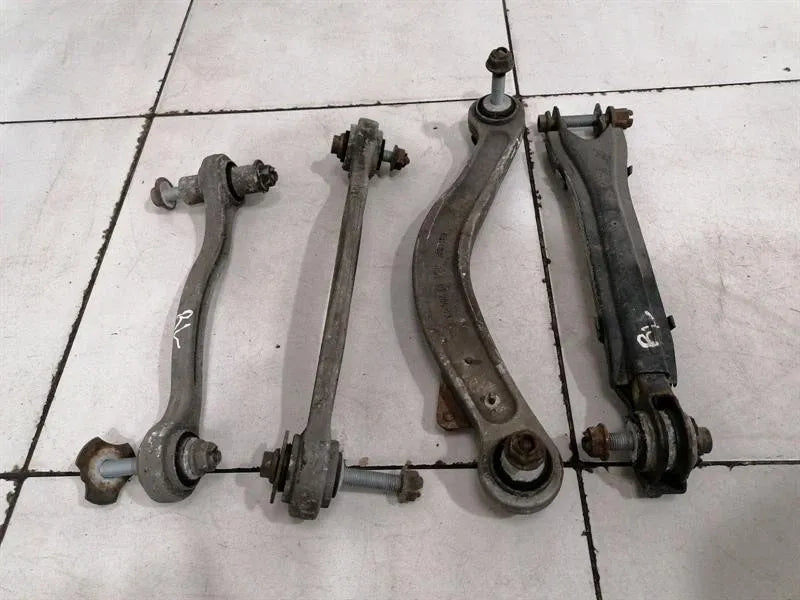 Mercedes C Class W204 Left Rear Hub A2043501341 Wheel Bearing Housing Rear Left -