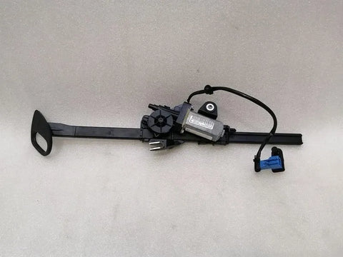 Mercedes C Class W205 Seatbelt Feeder A2058600182 Seat Belt Retainer Actuator Left-