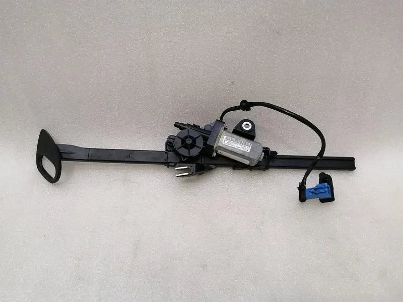 Mercedes C Class W205 Seatbelt Feeder A2058600182 Seat Belt Retainer Actuator Left-