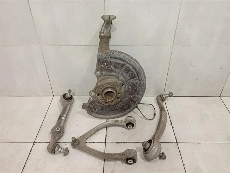 Mercedes CL W217 Right Front Hub A2223322001 Wheel Bearing Housing Front Right AMG-