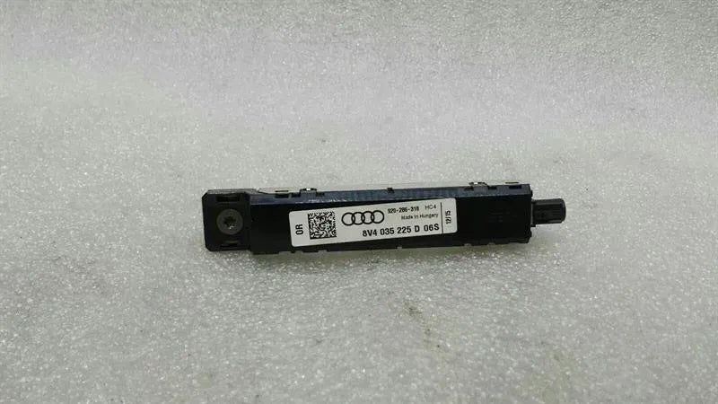 Audi RS3 8V Aerial / Antenna 8V4035225D Antenna-