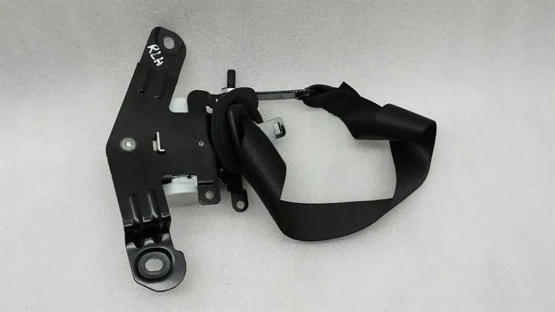 BMW 5 Series F07 GT rear seat belt 7233539 seat belt belt rear-