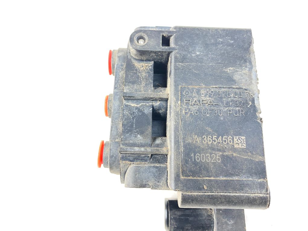 A0993200058 Air suspension valve block MERCEDES-BENZ C-CLASS (W205) (2013-2021)