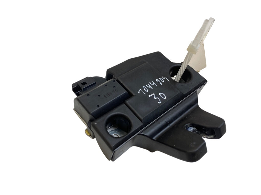 6460024040 Bootlid / tailgate lock LEXUS RC (XC10) (2014-)