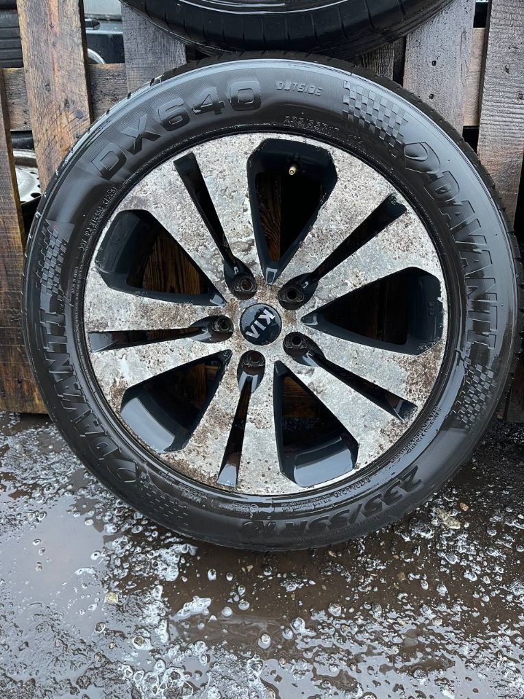 7JX18 ET40.5 D67.1 5X114.3 Rim set With Tyres 4 pcs KIA SPORTAGE III (SL) (2010-2015)
