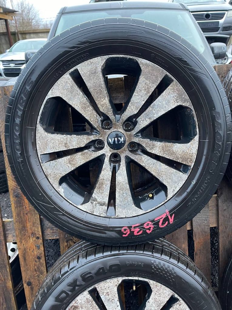 7JX18 ET40.5 D67.1 5X114.3 Rim set With Tyres 4 pcs KIA SPORTAGE III (SL) (2010-2015)