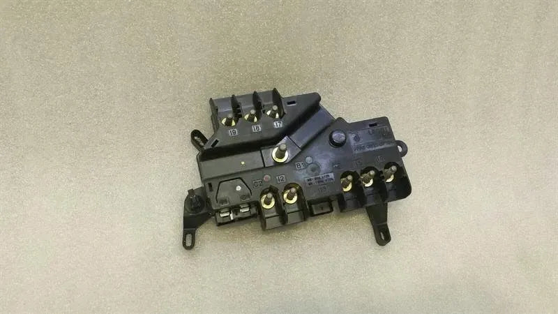 Mercedes S-Class W222 Fuse Box A2225402650 Fuse Box-
