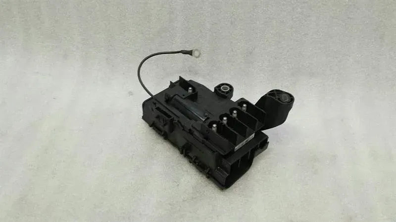Mercedes S-Class W222 Fuse Box Relay A2225402450 Fuse Box-