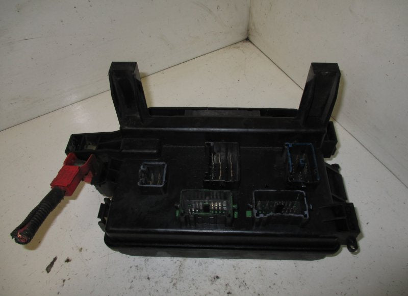 P04692233AA Fuse box CHRYSLER 300C I (2004-2010)