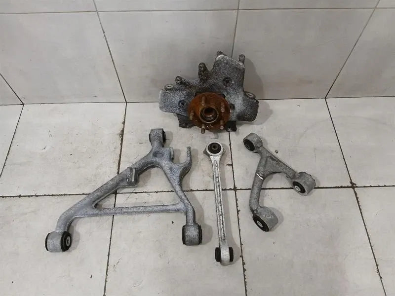 Aston Martin DB9 COUPE Left Rear Hub 8D33-5A971-AB Wheel Bearing Housing Rear Left