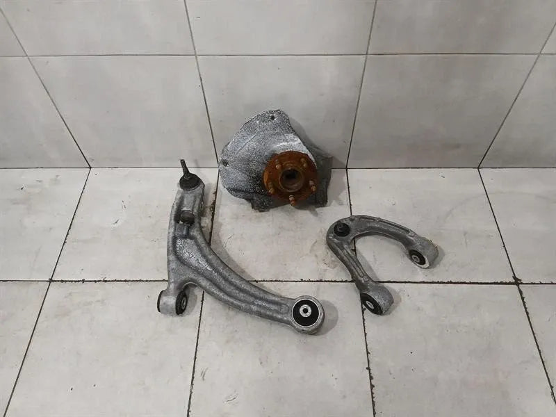 Aston Martin DB9 COUPE Left Front Hub 7G43-3K185-AB Wheel Bearing Housing Front Left